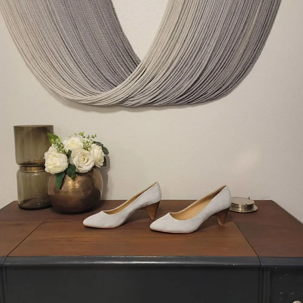 M4D3 Gray Suede Pumps Sz 8